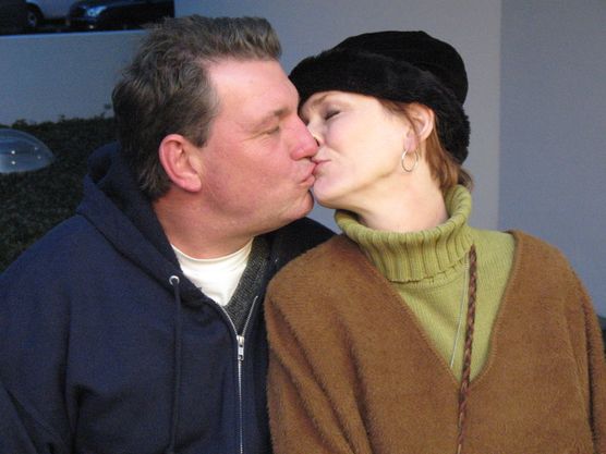 Kisses outside the Guggenheim Museum